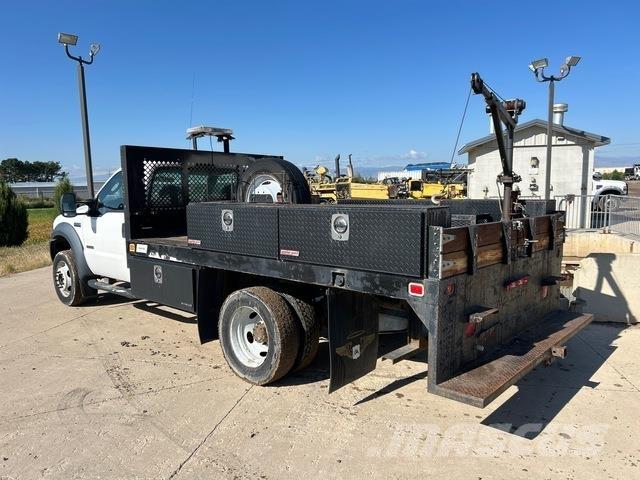 Ford F-450 شاحنات مسطحة/مفصلية الجوانب