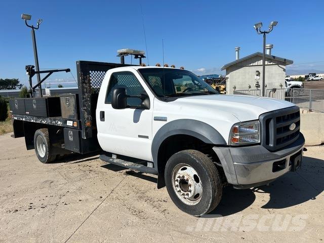 Ford F-450 شاحنات مسطحة/مفصلية الجوانب