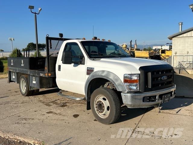 Ford F-450 شاحنات مسطحة/مفصلية الجوانب