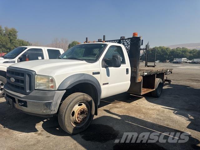 Ford F-450 شاحنات مسطحة/مفصلية الجوانب