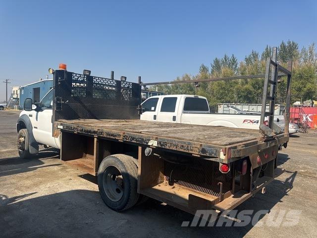 Ford F-450 شاحنات مسطحة/مفصلية الجوانب