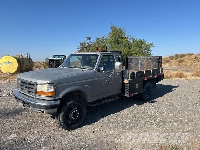 Ford F-450 شاحنات مسطحة/مفصلية الجوانب