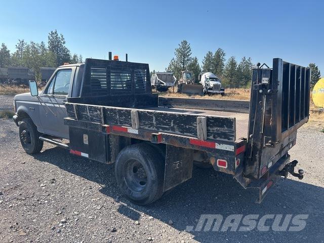Ford F-450 شاحنات مسطحة/مفصلية الجوانب