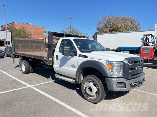 Ford F-450 شاحنات مسطحة/مفصلية الجوانب