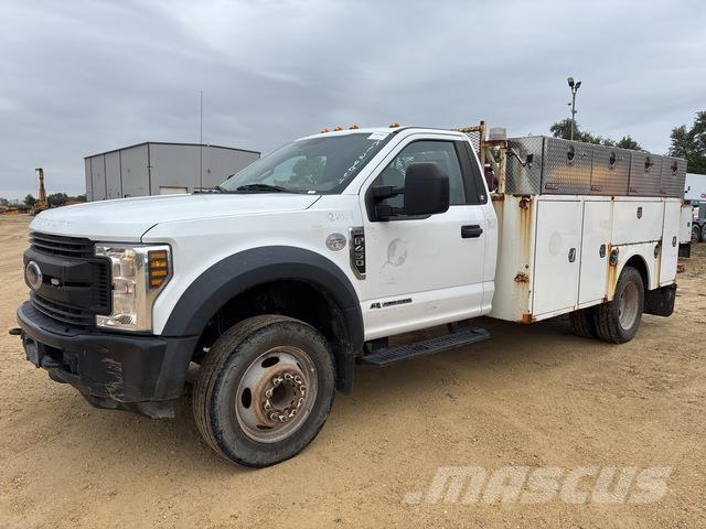 Ford F-450 شاحنات خفيفة/مفصلية الجوانب