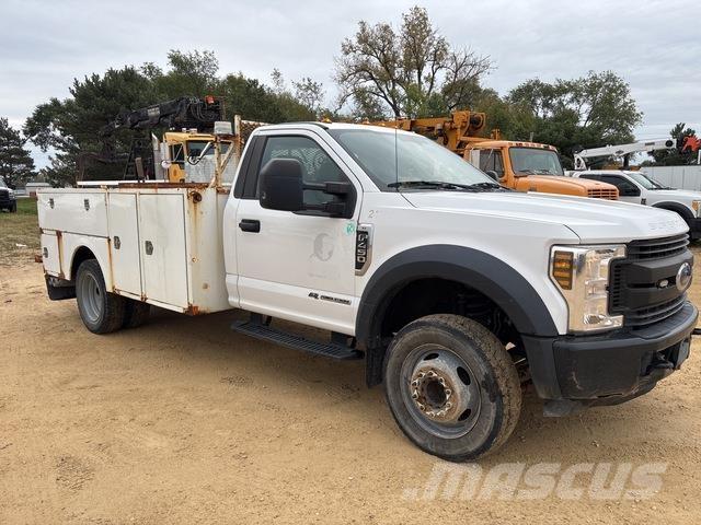 Ford F-450 شاحنات خفيفة/مفصلية الجوانب