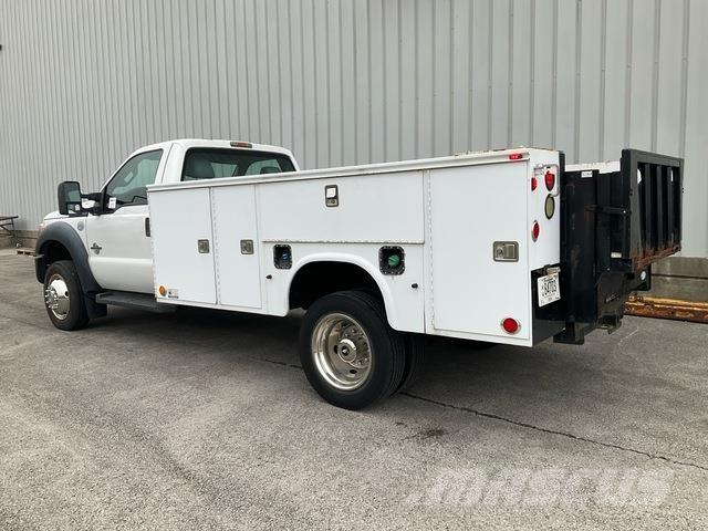 Ford F-450 شاحنات خفيفة/مفصلية الجوانب