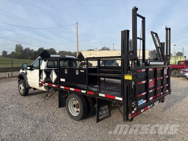 Ford F-450 شاحنات مسطحة/مفصلية الجوانب