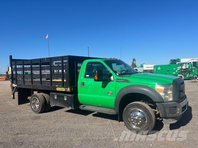 Ford F-450 شاحنات مسطحة/مفصلية الجوانب