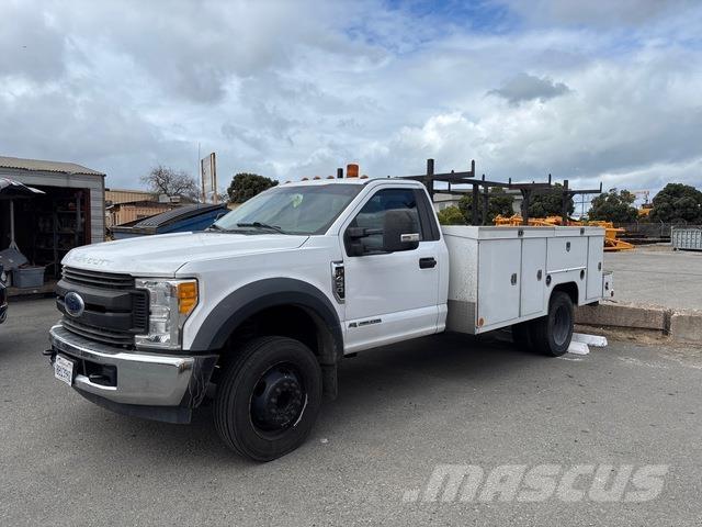 Ford F-450 شاحنات خفيفة/مفصلية الجوانب