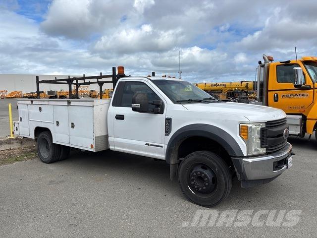 Ford F-450 شاحنات خفيفة/مفصلية الجوانب