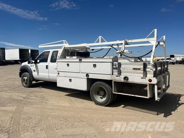 Ford F-450 شاحنات مسطحة/مفصلية الجوانب