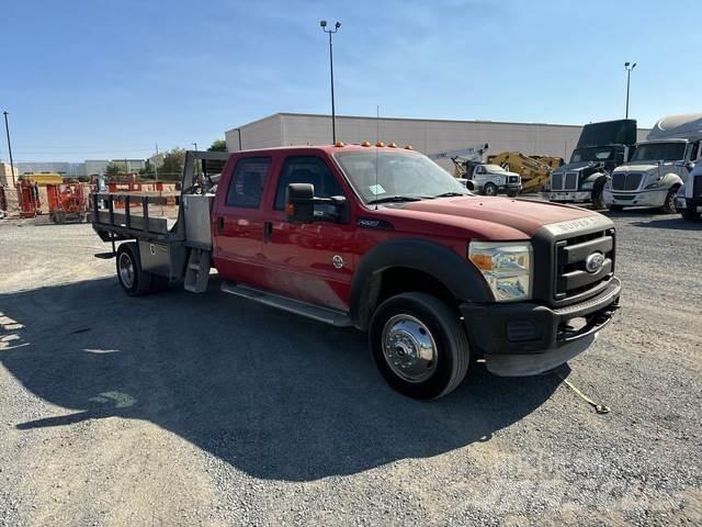 Ford F-550 شاحنات مسطحة/مفصلية الجوانب