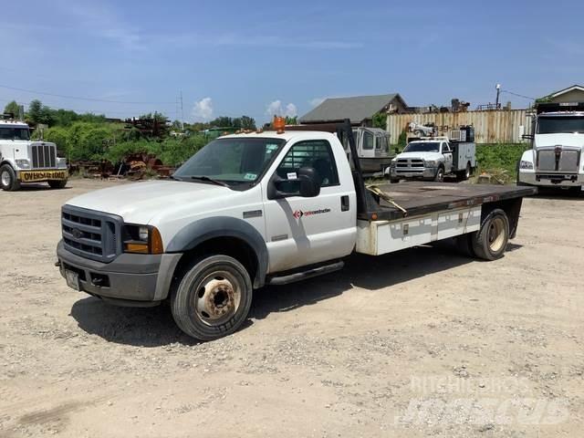 Ford F-550 شاحنات مسطحة/مفصلية الجوانب