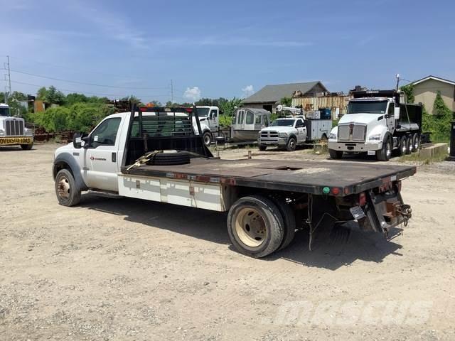 Ford F-550 شاحنات مسطحة/مفصلية الجوانب
