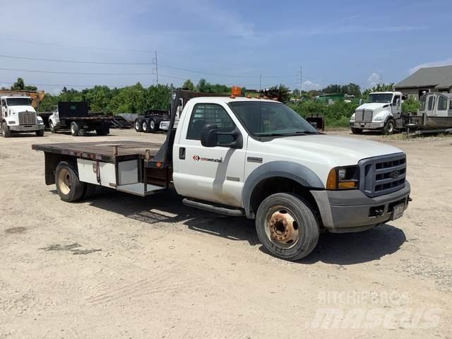 Ford F-550 شاحنات مسطحة/مفصلية الجوانب