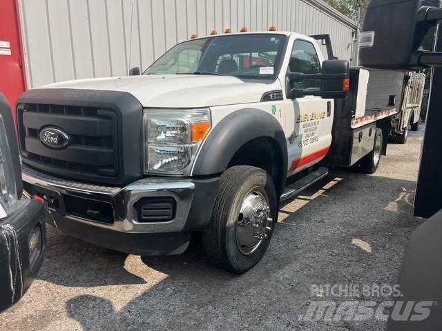 Ford F-550 شاحنات خفيفة/مفصلية الجوانب