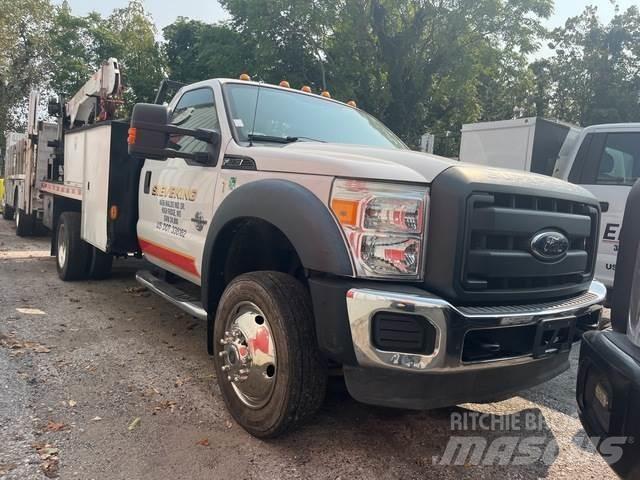 Ford F-550 شاحنات خفيفة/مفصلية الجوانب