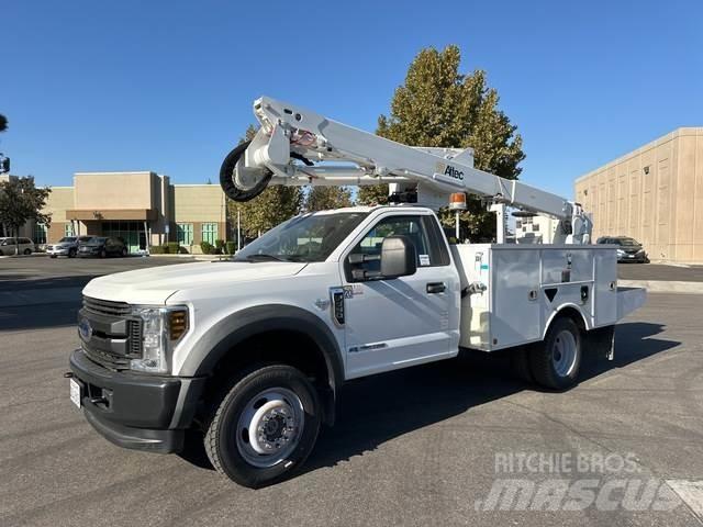 Ford F-550 المنصات الهوائية المثبتة على شاحنة