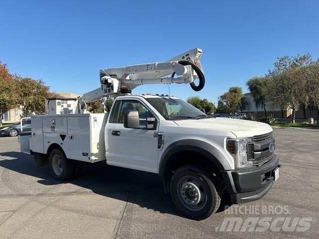 Ford F-550 المنصات الهوائية المثبتة على شاحنة