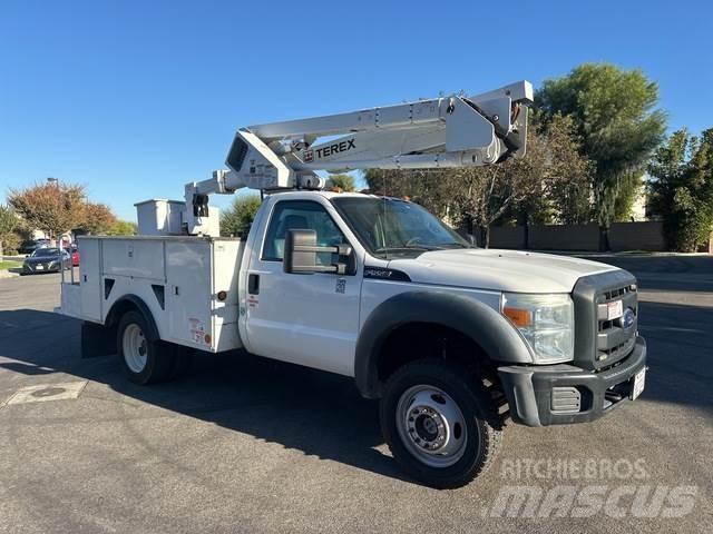 Ford F-550 المنصات الهوائية المثبتة على شاحنة