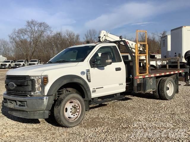 Ford F-550 شاحنات مسطحة/مفصلية الجوانب