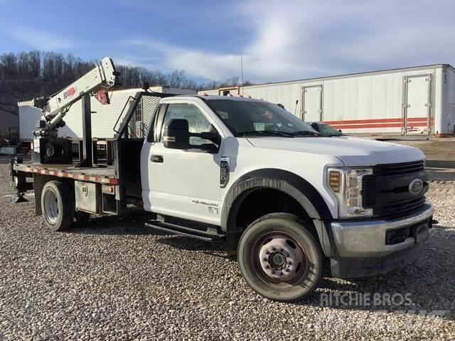 Ford F-550 شاحنات مسطحة/مفصلية الجوانب