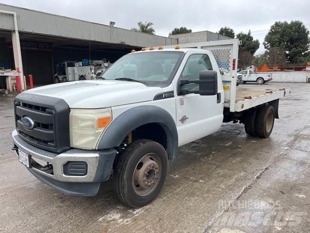 Ford F-550 شاحنات مسطحة/مفصلية الجوانب