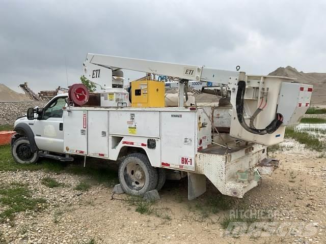 Ford F-550 المنصات الهوائية المثبتة على شاحنة