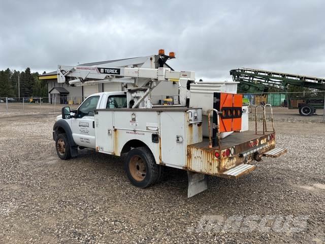 Ford F-550 المنصات الهوائية المثبتة على شاحنة