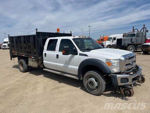 Ford F-550 شاحنات مسطحة/مفصلية الجوانب