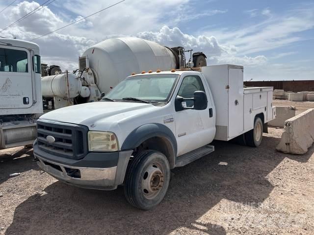 Ford F-550 شاحنات خفيفة/مفصلية الجوانب