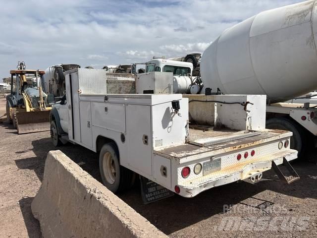 Ford F-550 شاحنات خفيفة/مفصلية الجوانب