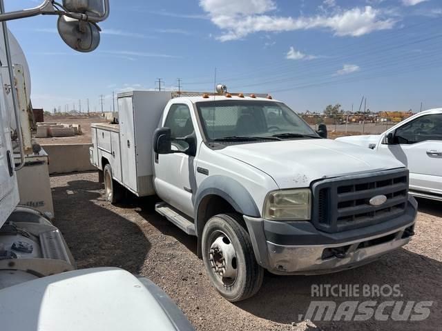Ford F-550 شاحنات خفيفة/مفصلية الجوانب