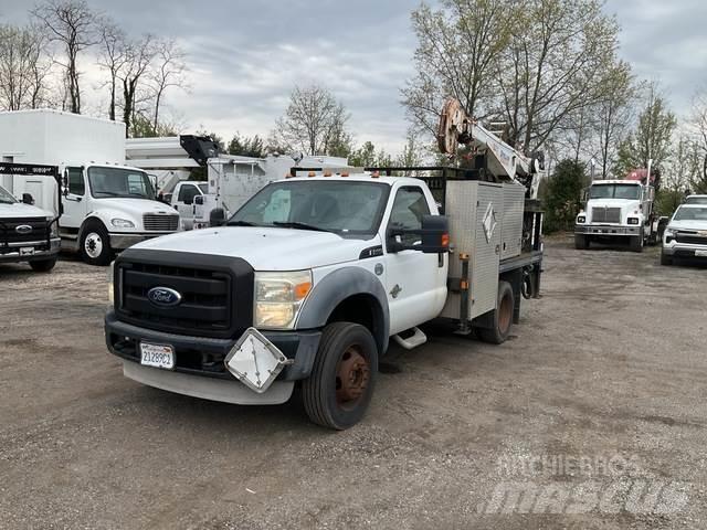 Ford F-550 شاحنات مسطحة/مفصلية الجوانب