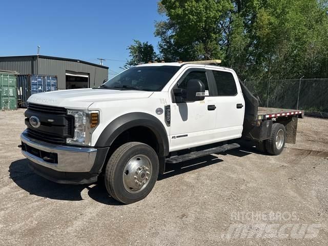Ford F-550 شاحنات مسطحة/مفصلية الجوانب