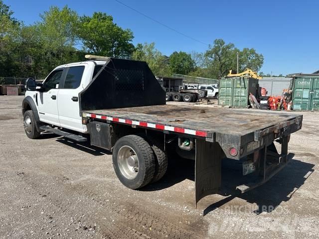 Ford F-550 شاحنات مسطحة/مفصلية الجوانب