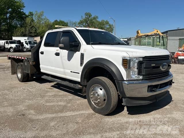 Ford F-550 شاحنات مسطحة/مفصلية الجوانب