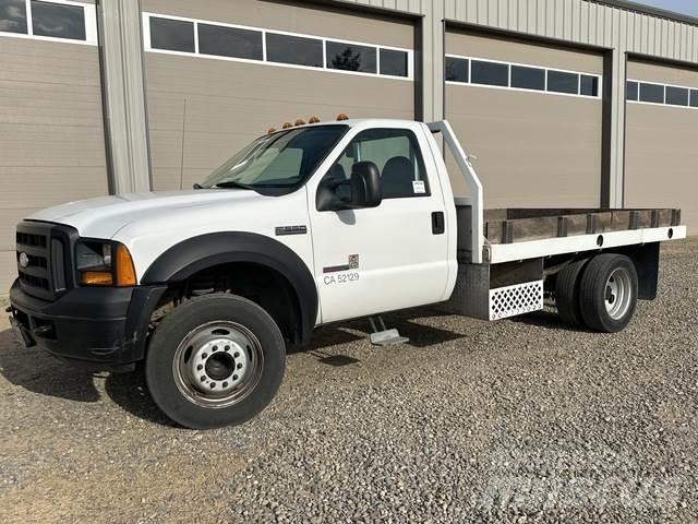 Ford F-550 شاحنات مسطحة/مفصلية الجوانب