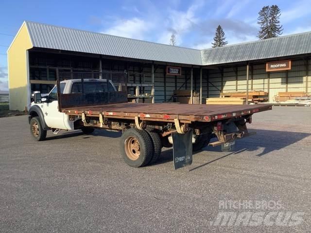Ford F-550 شاحنات مسطحة/مفصلية الجوانب