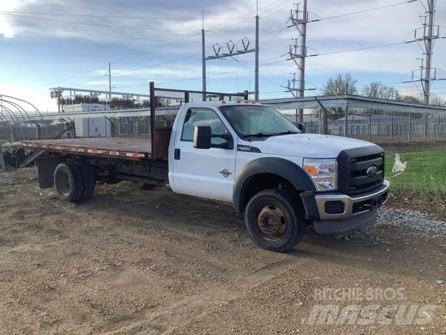 Ford F-550 شاحنات مسطحة/مفصلية الجوانب