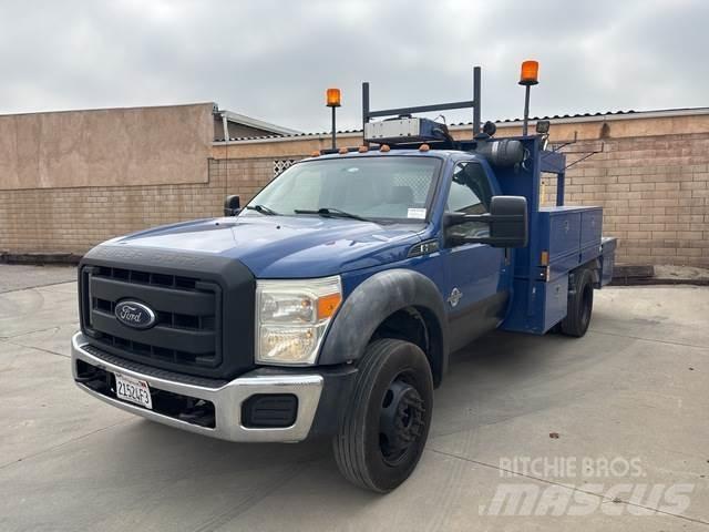 Ford F-550 شاحنات خفيفة/مفصلية الجوانب