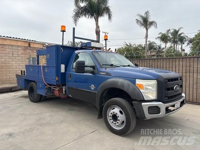 Ford F-550 شاحنات خفيفة/مفصلية الجوانب