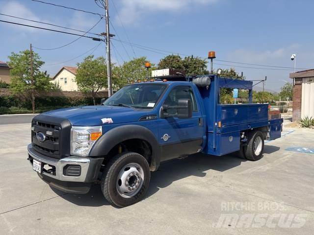 Ford F-550 شاحنات خفيفة/مفصلية الجوانب