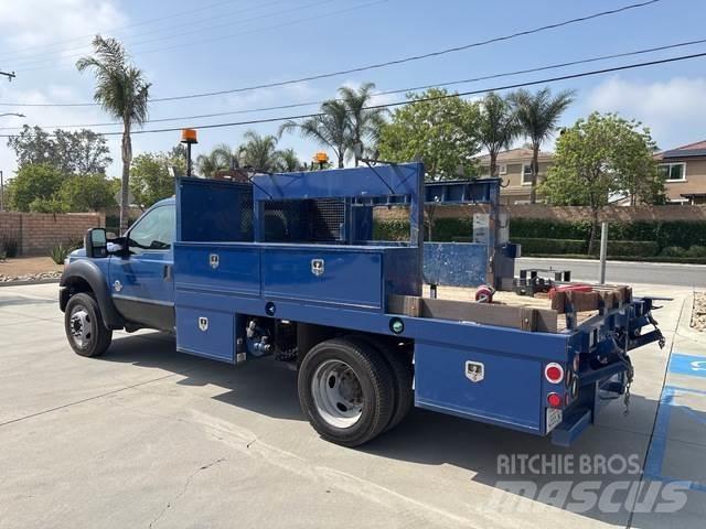 Ford F-550 شاحنات خفيفة/مفصلية الجوانب
