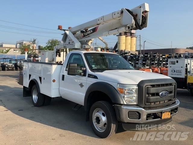 Ford F-550 المنصات الهوائية المثبتة على شاحنة
