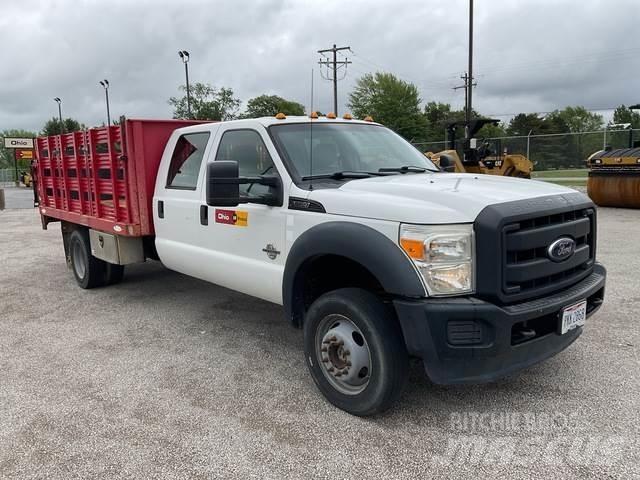 Ford F-550 شاحنات مسطحة/مفصلية الجوانب