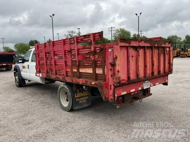 Ford F-550 شاحنات مسطحة/مفصلية الجوانب