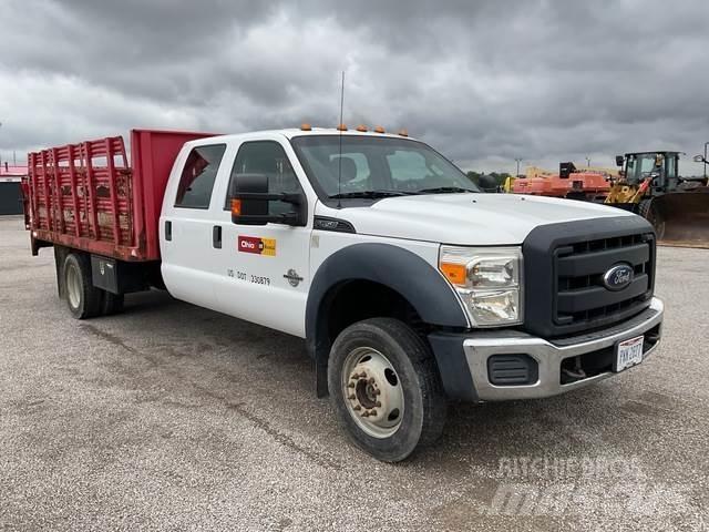 Ford F-550 شاحنات مسطحة/مفصلية الجوانب