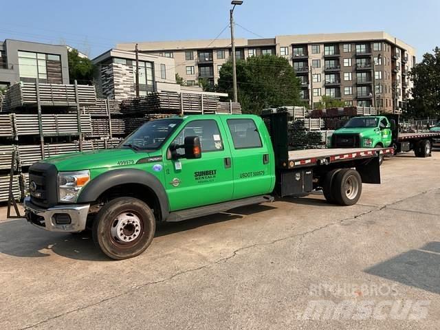 Ford F-550 شاحنات مسطحة/مفصلية الجوانب